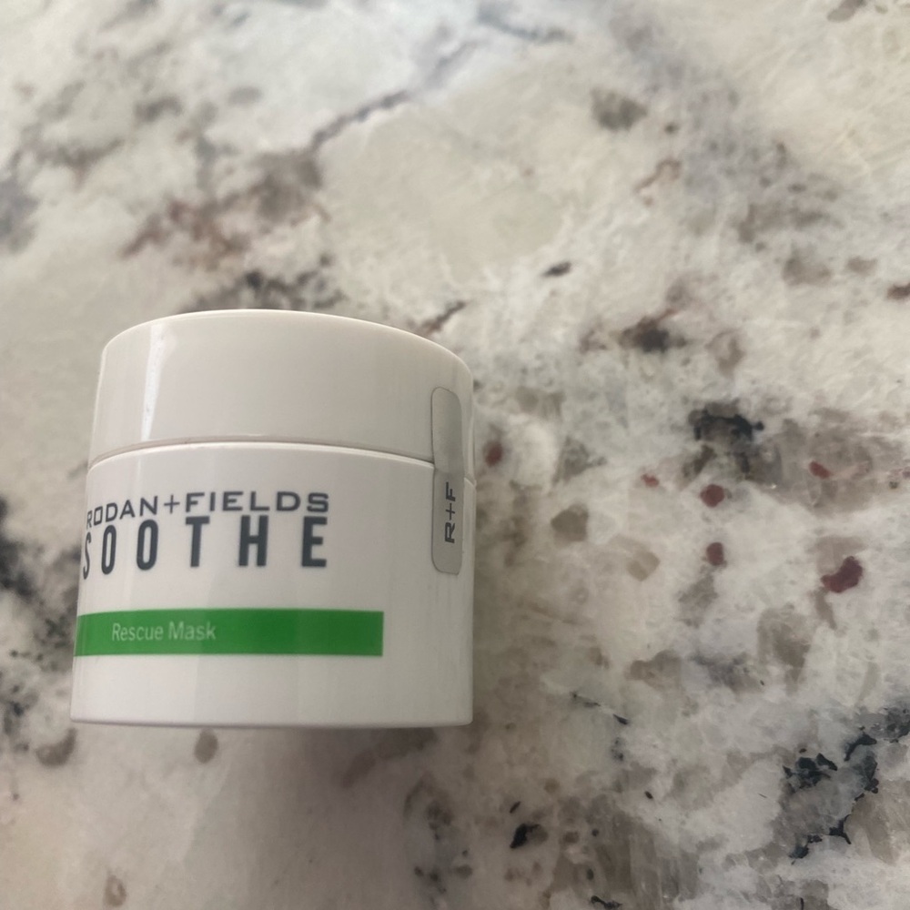 Rodan + Fields Soothe Rescue Mask - Picture 2 of 2